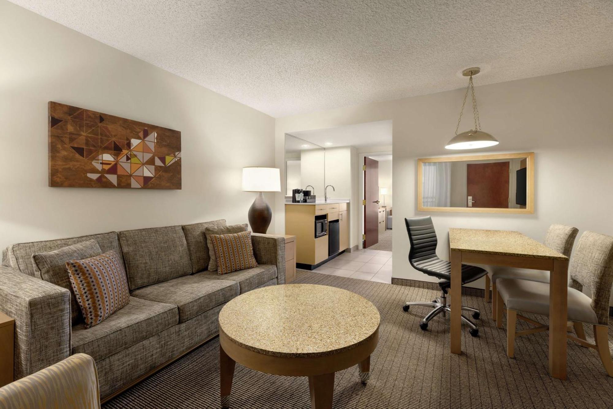 Embassy Suites By Hilton Denver International Airport מראה חיצוני תמונה